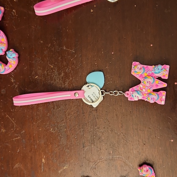 CLAIRS HOT PINK UNICORN LETTER KEY CHAINS - Picture 3 of 7